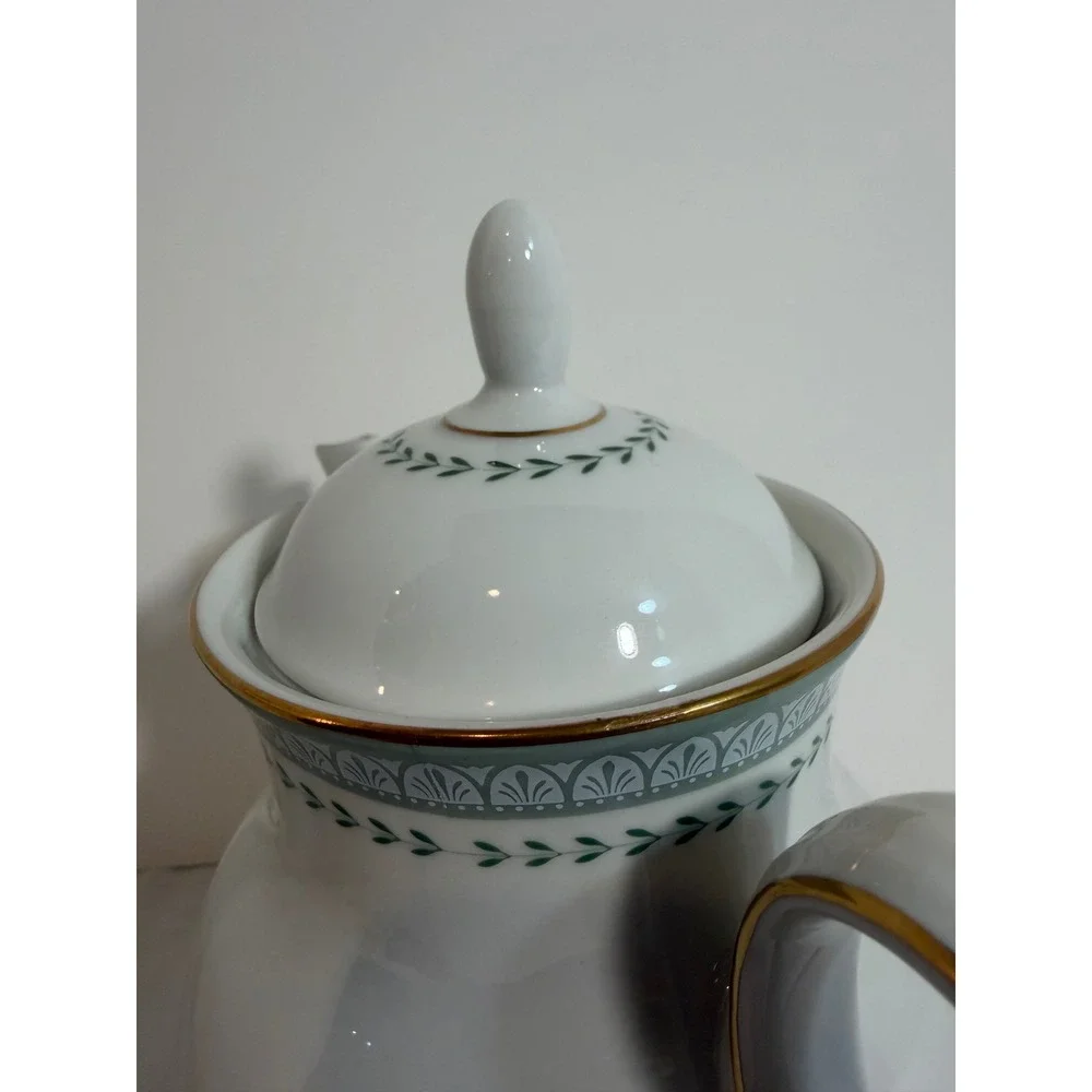 Royal Doulton Berkshire Teapot TC 1021 Fine China White Gold Green England 7.5in